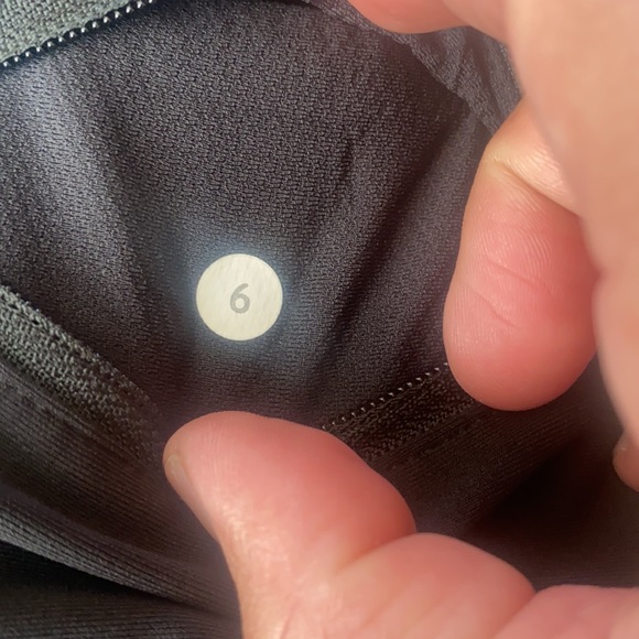 Lululemon leggings size 6 - Picture 7 of 7